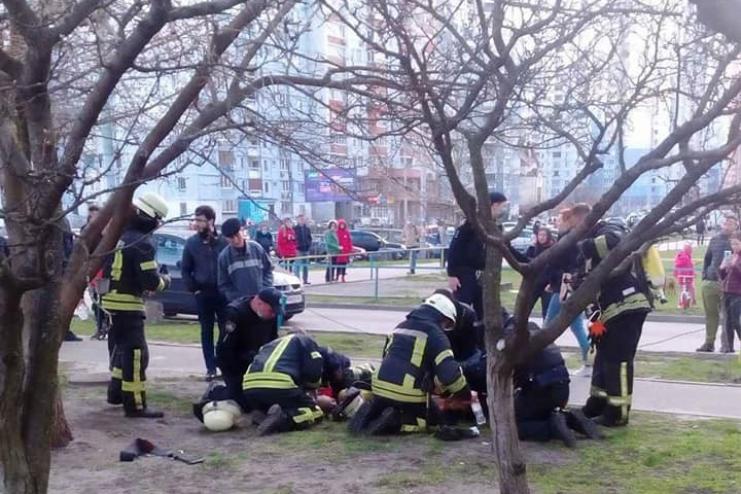 Две детские жизни спасены: видео с бодикамер патрульных, от которого мурашки по коже