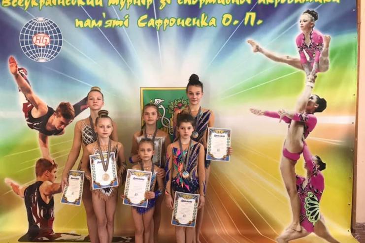 Юные акробатки из Арциза показали высокие результаты во Всеукраинском турнире
