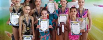 Спортивные акробатки из Аккермана завоевали 16 золотых медалей в Харькове