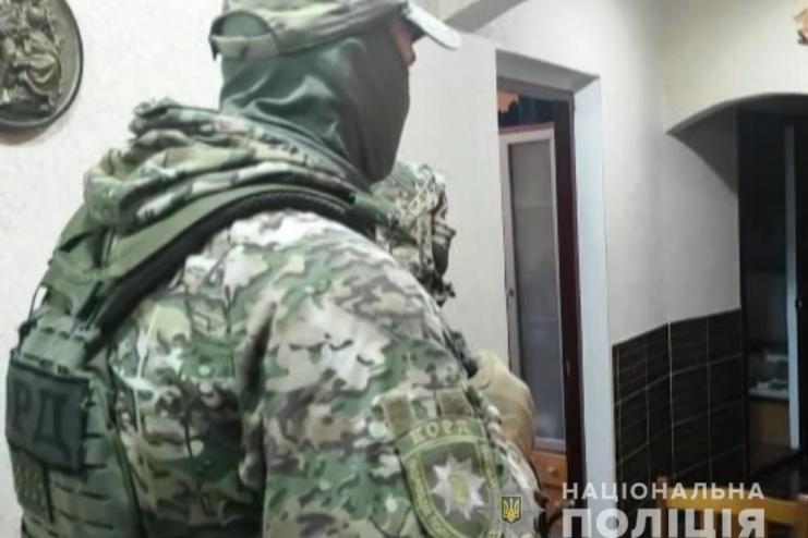 Одессит и уроженец Болградского района подозреваются в сбыте поддельной национальной валюты и незаконном завладении транспортным средством 