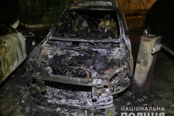 Ночной поджог: сгоревший автомобиль принадлежит семье экс-прокурора Одесской области 