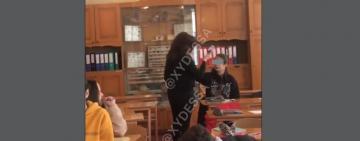 На восьмиклассника, который брызнул учителю в лицо баллончиком, завели дело