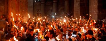 Схождение Благодатного огня 2021: когда доставят в Украину, как происходит, сколько раз в истории не сходил и почему