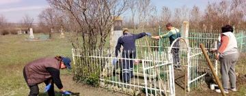 Могил бесхозных не бывает...