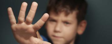 В Одессе пьяные мужчины напали на ребенка на детской площадке