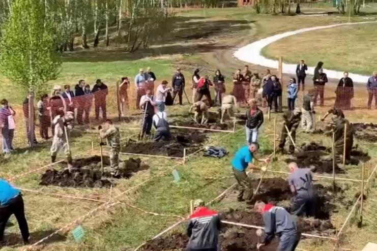 У Росії провели конкурс на швидкісне копання могил
