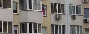 ИЗ-ЗА ИГРЫ В ТЕЛЕФОНЕ: 10-ЛЕТНЯЯ ОДЕССИТКА ЧУТЬ НЕ ВЫПРЫГНУЛА ИЗ ОКНА 