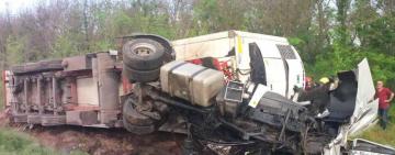 ДТП НА ТРАССЕ "ОДЕССА-РЕНИ": ВОДИТЕЛЯ ФУРЫ ЗАЖАЛО В КАБИНЕ