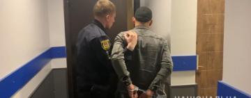 В Одессе задержали группу лиц по подозрению в незаконном лишении свободы жителя Суворовского района и вымогательстве у него несуществующего долга