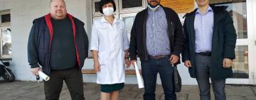 ДОПОМАГАЮТЬ У СКРУТНИХ ОБСТАВИНАХ