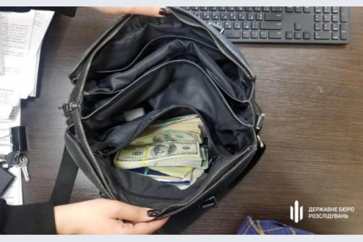 Поліцейський з Одещини постане перед судом за спробу пограбувати жінку на 793 тис гривень