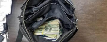 Поліцейський з Одещини постане перед судом за спробу пограбувати жінку на 793 тис гривень