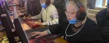 Киберрекорд Украины: в Одессе команда пенсионеров "расстреляли" группу школьников