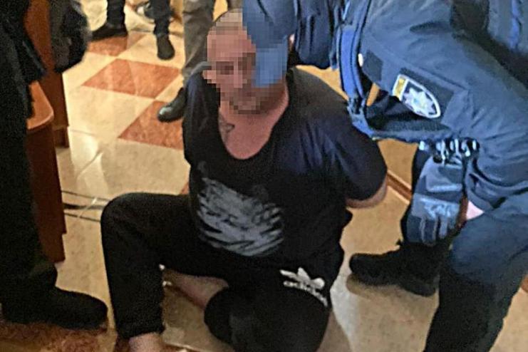 В Одесской области полиция задержала криминального авторитета, который сбежал из зала суда