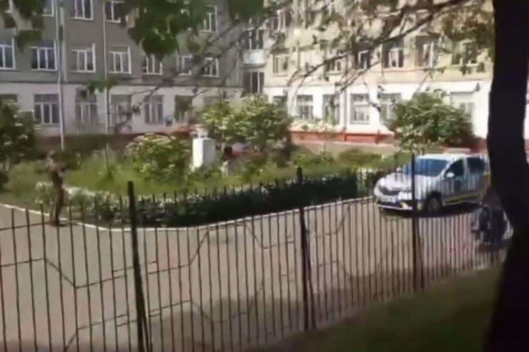 В школе Одесчины со стрельбой задержали "закладчика" наркотиков