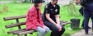 На Донеччині дівчина покинула окуповану територію через мінне поле