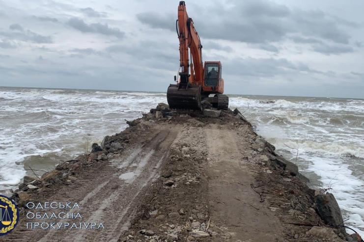 НАХАЛСТРОЙ В ЛЕБЕДЁВКЕ: ЖИТЕЛЮ АККЕРМАНА ВРУЧИЛИ ПОДОЗРЕНИЕ