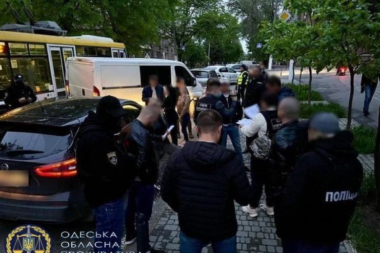 СУТЕНЕРСТВО ЗА УЧАСТІ ПРАВООХОРОНЦІВ –  В ОДЕСІ ЗАТРИМАЛИ ДВОХ СПІВРОБІТНИКІВ ПОЛІЦІЇ ОХОРОНИ, ЩО НАЛАГОДИЛИ НЕЗАКОННИЙ «БІЗНЕС» 