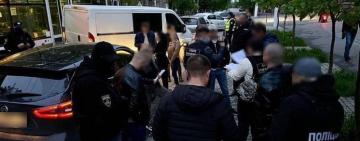СУТЕНЕРСТВО ЗА УЧАСТІ ПРАВООХОРОНЦІВ –  В ОДЕСІ ЗАТРИМАЛИ ДВОХ СПІВРОБІТНИКІВ ПОЛІЦІЇ ОХОРОНИ, ЩО НАЛАГОДИЛИ НЕЗАКОННИЙ «БІЗНЕС» 