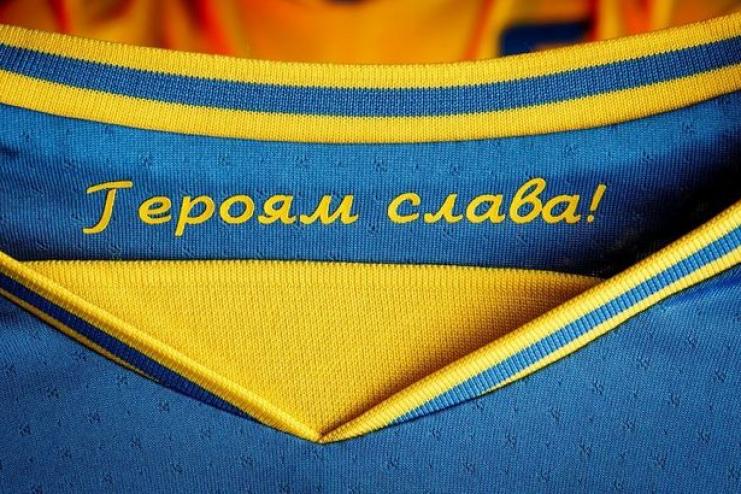 УАФ оставила надпись "Героям слава!" на форме сборной Украины
