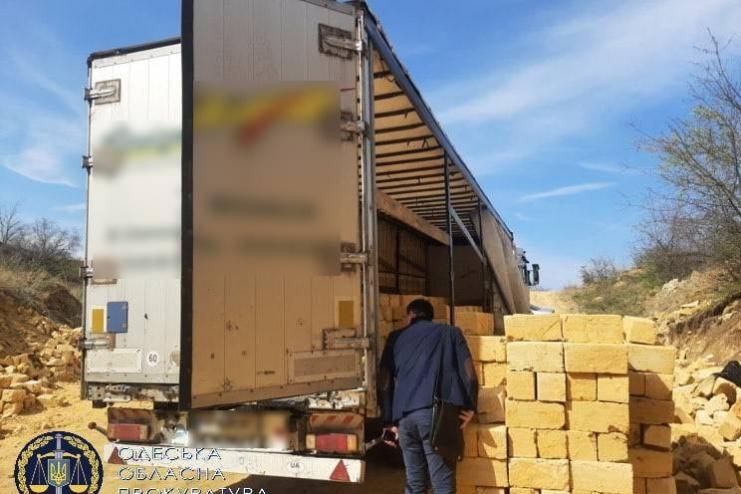 В Одесской области будут судить мужчину, незаконно добывавшего ракушняк
