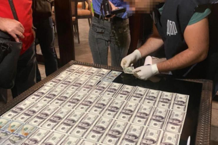 На Одещині затримано військовослужбовця ВМС, який за $10 000 обіцяв сприяти у працевлаштуванні до ДБР