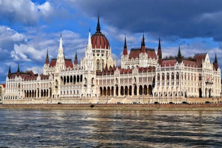 У Будапешті хочуть, щоб угорську мову в Україні використовували в держуправлінні