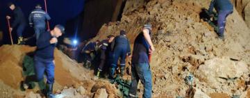 Пошукові роботи на місті обвалу ґрунту в Одеській області тривають: оновлена інформація