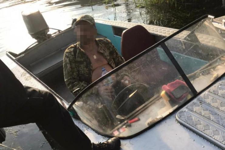 На Дністрі за кермом моторного човна водна поліція викрила нетверезого водія 
