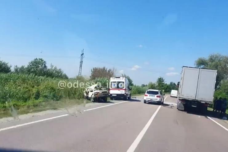 "Закон парных случаев": на трассе Одесса-Рени легковуха влетела в грузовик