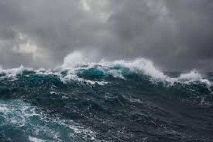 Во время ливня в Одессе потоком мужчину смыло в море: он чудом остался жив
