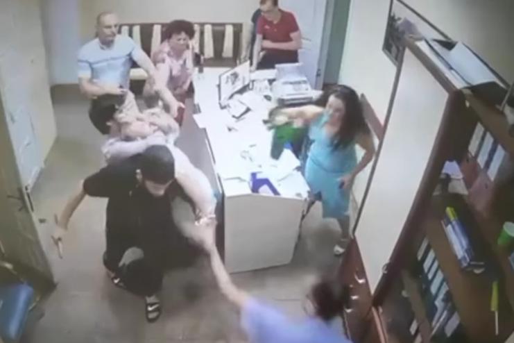 В Фонтанке чеченцы спасли главу громады от наркомана с ножом (ВИДЕО)