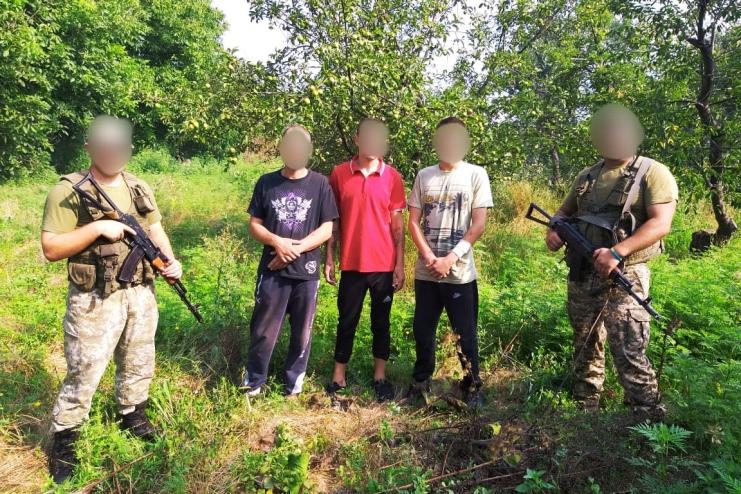 Мріяли відпочити на морі: в Одеській області прикордонники затримали трьох іноземців