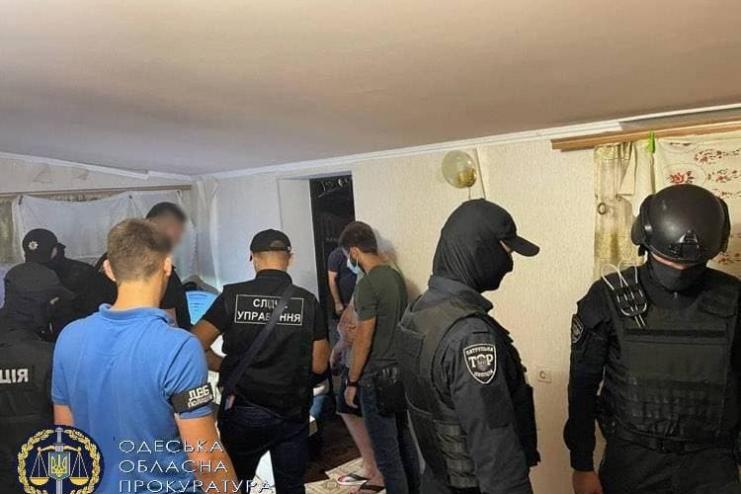 КАК В КИНО: В ОДЕССКОЙ ОБЛАСТИ ПОЛИЦИЯ ПРЕДОТВРАТИЛА НАПАДЕНИЕ НА ГЛАВУ ГРОМАДЫ