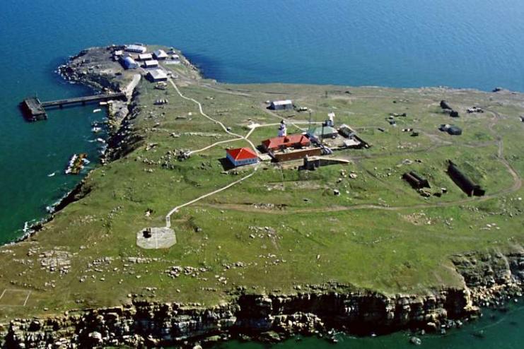 С острова Змеиный будут контролировать морские цели