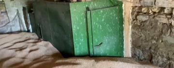 СУТКИ БЕЗ ЕДЫ, ВОДЫ И ВЗАПЕРТИ: в Винницкой области фермер лишил свободы своего рабочего