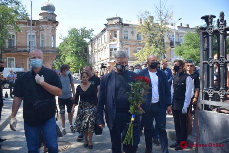 Петр Порошенко приехал в Одессу, чтобы проститься с Александром Ройтбурдом