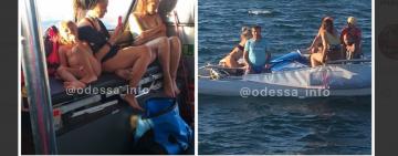 В Одесской области 9 человек на сломанном катамаране унесло в море