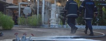 На території Одеського нафтопереробного заводу спалахнула пожежа: вогонь знищив 6 автівок