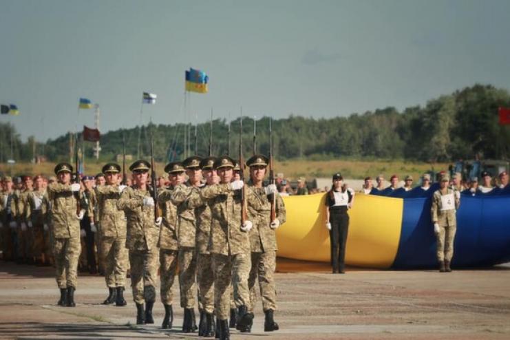 На репетиції параду військові заспівали відому пісню про Путіна (Відео 18+)
