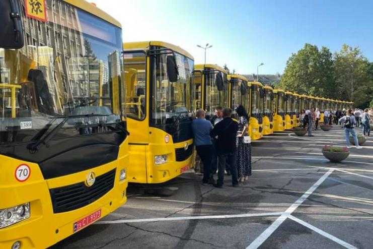 Кілійська громада отримала для опорного закладу освіти шкільний автобус