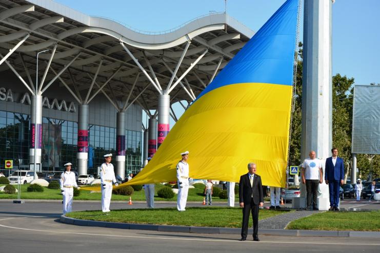 В ОДЕСІ ПІДНЯЛИ НАЙБІЛЬШИЙ ПРАПОР В ОБЛАСТІ