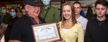 Швейцар львовского ресторана попал в Книгу рекордов Украины за приветствие «Героям слава!»