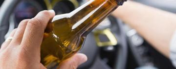 Отметили День знаний: в Одесской области юноши приехали на линейку "подшофе" и на крыше ВАЗа