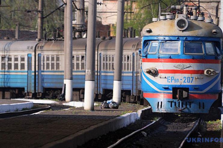  10 потягів запізнюються через погодні умови та технічні перебої