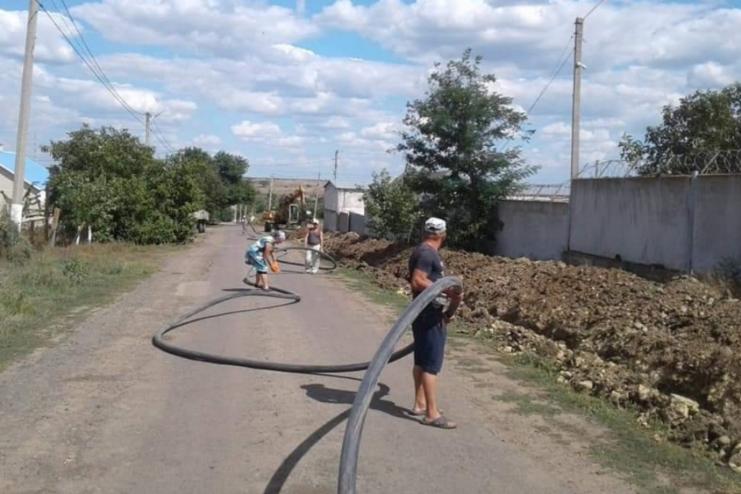 У селі Вознесенка Павлівської громади прокладають новий водопровід 