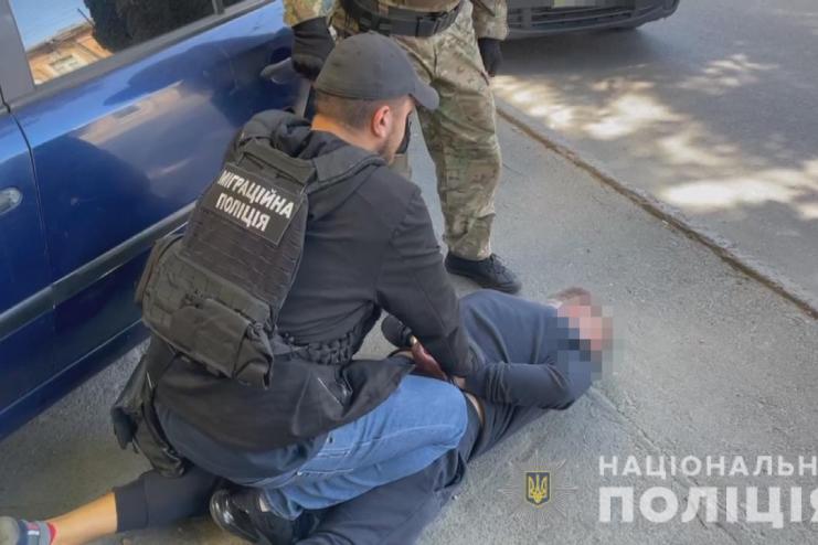 В Одессе задержана банда, воровавшая всё ценное из элитных авто