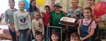 Свои 95 лет надо встречать в элегантной шляпке!