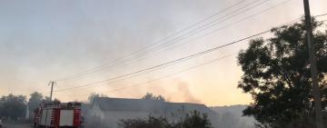 В Тарутинской громаде неизвестные подожгли камыш, пламя подошло к жилым домам (ВИДЕО, ФОТО)