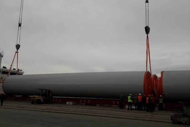 В Ренийском порту разгружают крупногабаритное оборудование для второй очереди Днестровской ВЭС